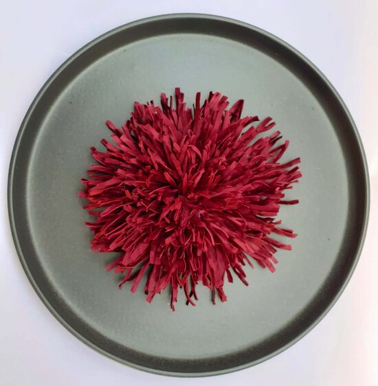 Liela ķiršu krāsas krizantēma no auduma  