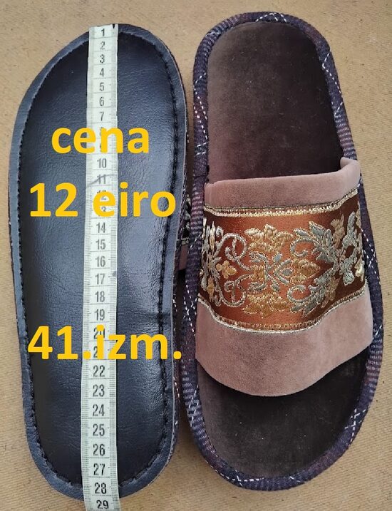 Vasarīgās no mākslīgā samta.  41.izm. 