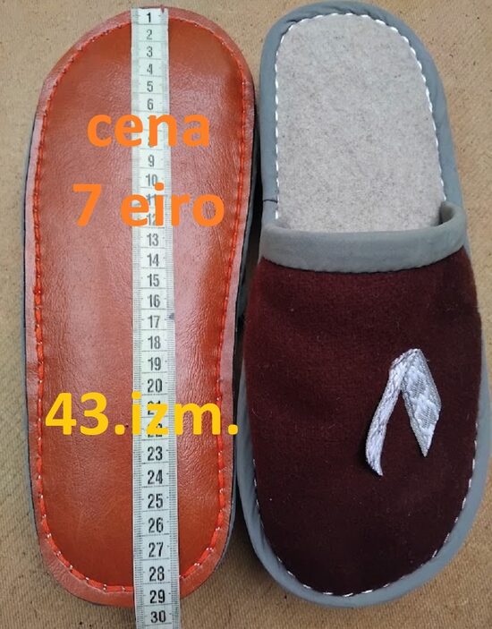 Dabīgo materiālu čības. 43.izm.
