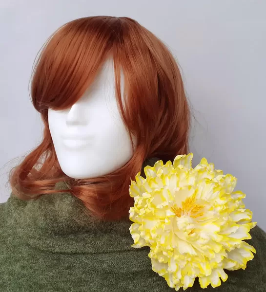 Dzeltenbalta peoniju auduma ziedu sakta